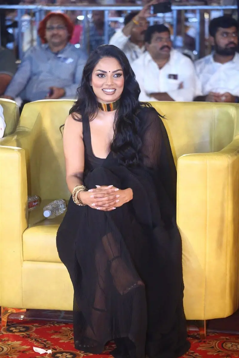 TELUGU ACTRESS CHANDRIKA RAVI STILLS IN BLACK SAREE 3